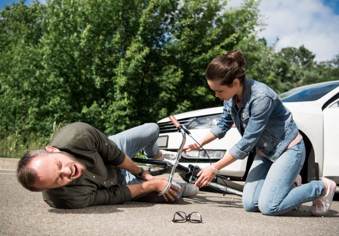 Giros Peligrosos: ¿Qué Hacer Si un Auto Te Lesiona Mientras Vas en Bicicleta? Consejos Legales Necesarios